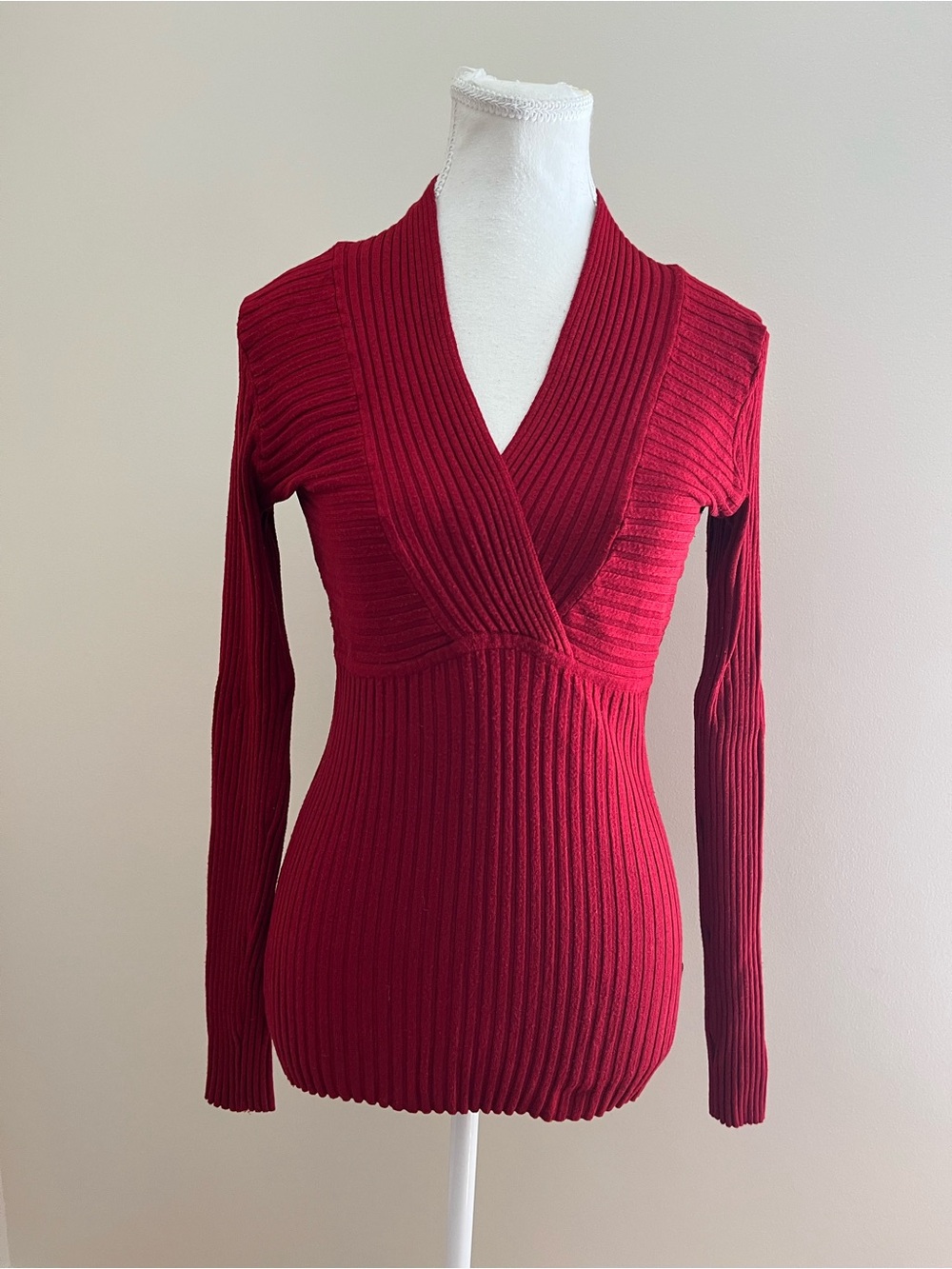 le chateau Ribbed V-Neck Sweater - Deep Red